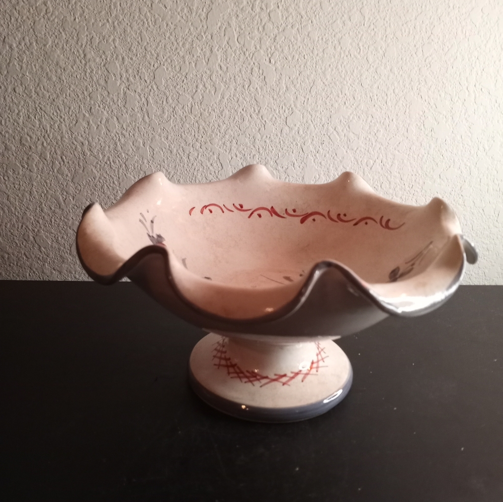 VTG Handpainted Deruta Italy 8" Ruffled Edge Ceramic Compote.